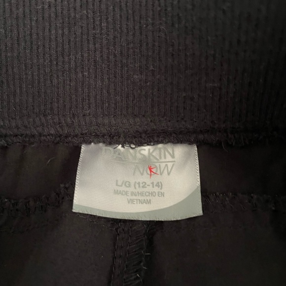 EUC capris with pockets and ties - Picture 3 of 4